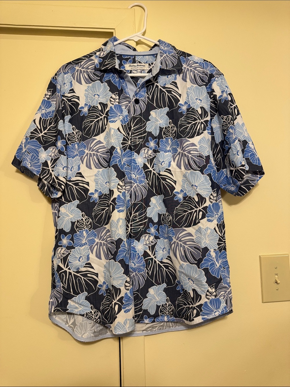 Tommy Bahama Blue and White Floral Short-Sleeve Button-Down Shirt